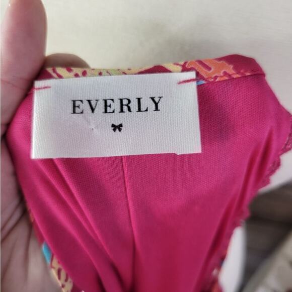 Everly Geometric keyhole Scalloped‎ Swing Dress Medium - Picture 4 of 8